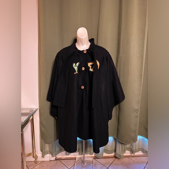 Vintage Black South American Vicuña Cactus Embroidered Wool Aztec Poncho Cape - Picture 4 of 10